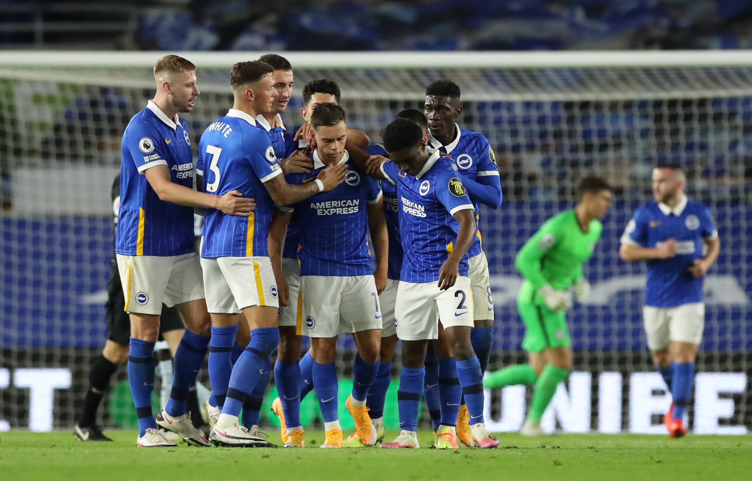 皇家马德里有意出人意料地任命阿隆索为新任主教练，而伯纳乌球员则被指控“扰乱秩序”。